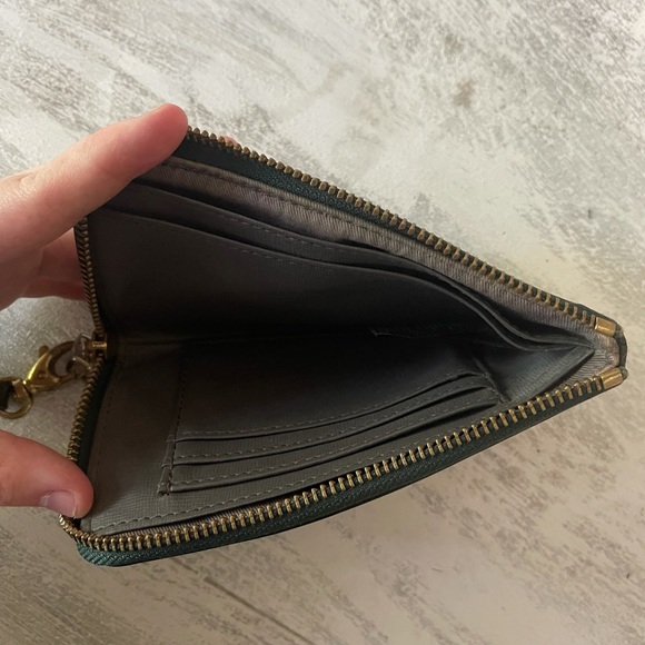 Leather Fossil wristlet - Picture 5 of 8